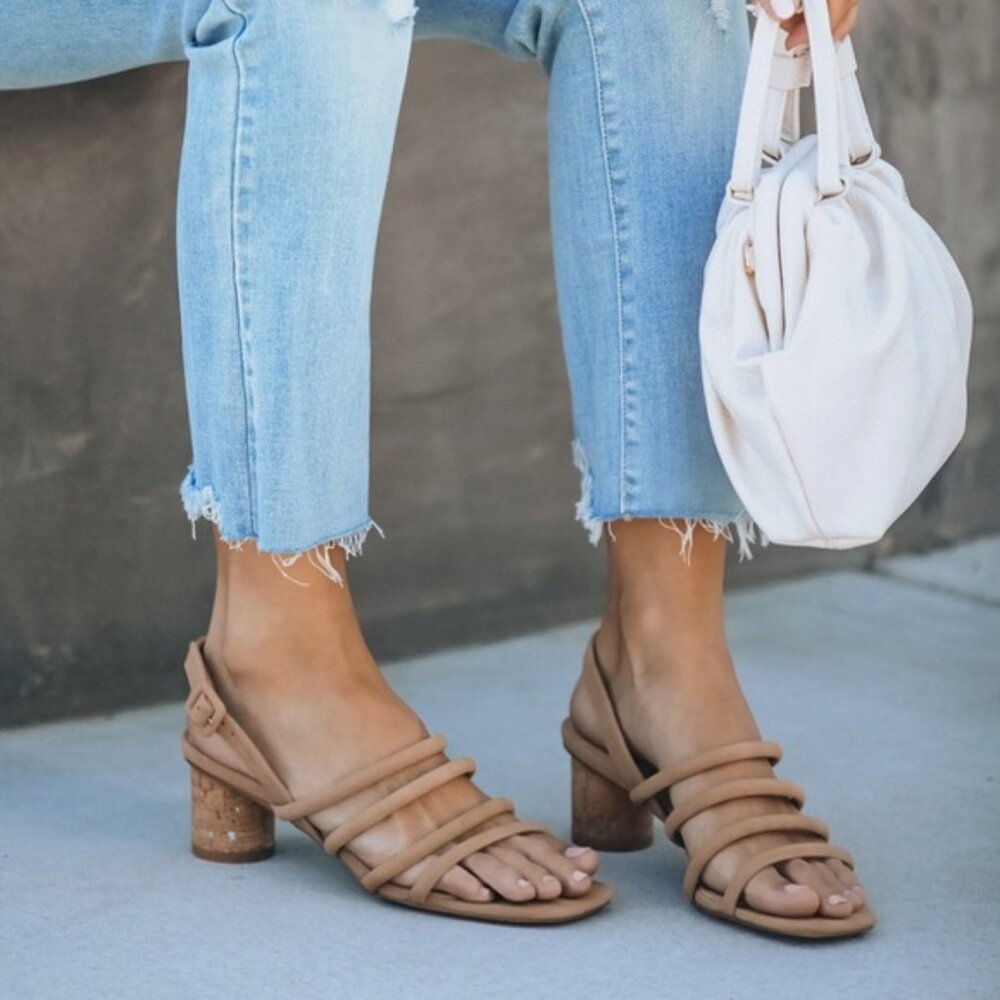Vici Collection Rumor strappy heeled sandal in Natural Size 7 NWT
